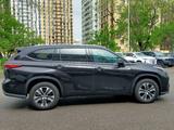 Toyota Highlander 2021 года за 19 500 000 тг. в Алматы – фото 3