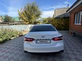 Toyota Camry 2019 года за 10 500 000 тг. в Актобе