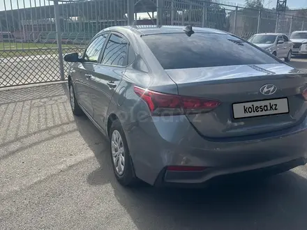 Hyundai Accent 2019 года за 5 800 000 тг. в Отеген-Батыр – фото 2