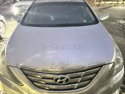 Hyundai Sonata 2010 года за 4 200 000 тг. в Актобе – фото 2