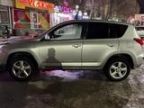 Toyota RAV4 2006 года за 5 000 000 тг. в Актобе – фото 2