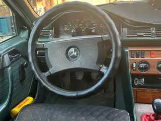 Mercedes-Benz E 230