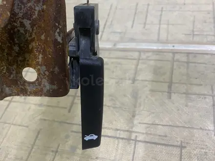 Рычаг открытия капота шевроле Круз за 10 000 тг. в Алматы