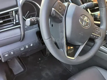 Toyota Camry 2023 года за 16 800 000 тг. в Уральск – фото 7