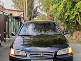 Toyota Camry 1999 года за 2 300 000 тг. в Алматы – фото 2