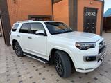 Toyota 4Runner 2018 года за 17 400 000 тг. в Актобе – фото 3