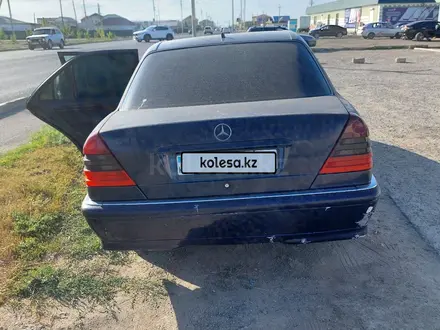 Mercedes-Benz C 180 1999 года за 1 200 000 тг. в Атырау – фото 3