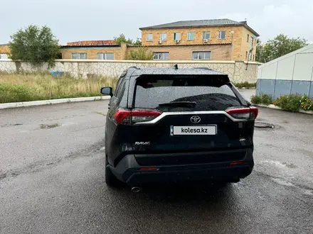 Toyota RAV4 2020 года за 15 800 000 тг. в Астана – фото 3