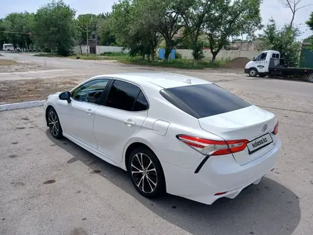 Toyota Camry 2020 года за 11 900 000 тг. в Тараз – фото 2