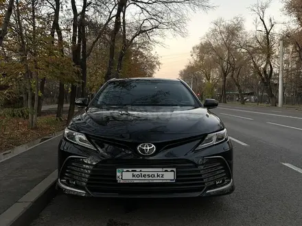 Toyota Camry 2021 года за 16 500 000 тг. в Алматы