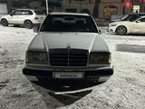 Mercedes-Benz E 220 1990 года за 1 100 000 тг. в Алматы – фото 2