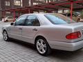 Mercedes-Benz E 280 1997 годаүшін5 200 000 тг. в Актобе – фото 4