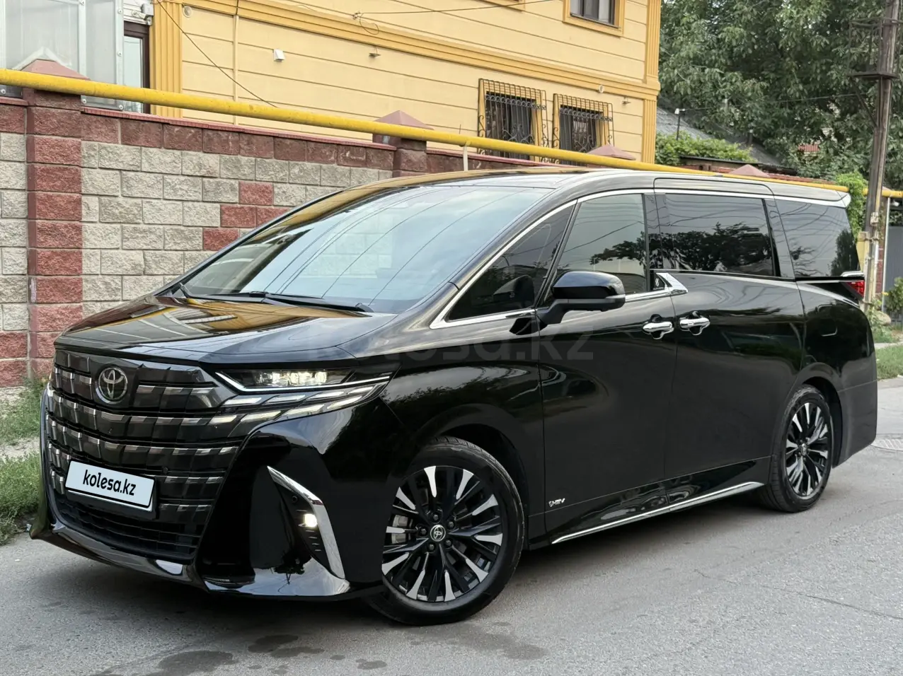 Toyota Alphard, 2025