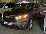 Toyota Highlander 2016 года за 14 000 000 тг. в Атырау – фото 2