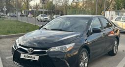 Toyota Camry 2017 года за 10 100 000 тг. в Алматы – фото 2