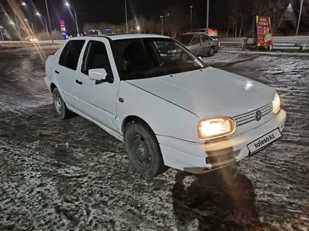 Volkswagen Vento 1992 года за 1 300 000 тг. в Караганда – фото 2