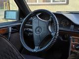 Mercedes-Benz E 300 1992 годаүшін850 000 тг. в Семей – фото 5