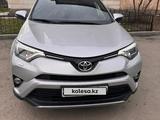 Toyota RAV4 2017 года за 12 900 000 тг. в Алматы – фото 3