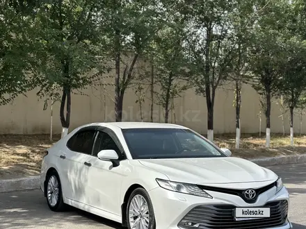 Toyota Camry 2018 года за 14 500 000 тг. в Шымкент – фото 2