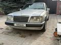Mercedes-Benz E 220 1993 года за 1 800 000 тг. в Алматы