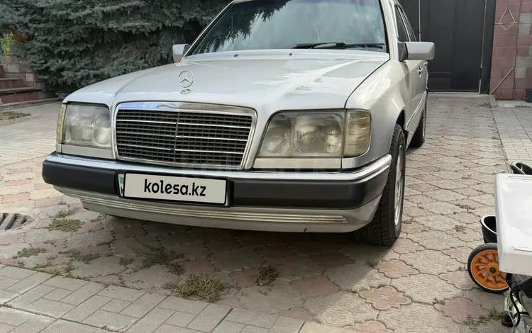 Mercedes-Benz E 220 1993 года за 1 800 000 тг. в Алматы
