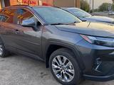 Toyota RAV4 2022 года за 17 000 000 тг. в Уральск – фото 2