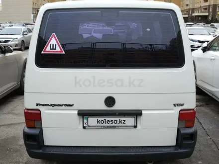 Volkswagen Transporter 2001 года за 3 900 000 тг. в Астана – фото 2