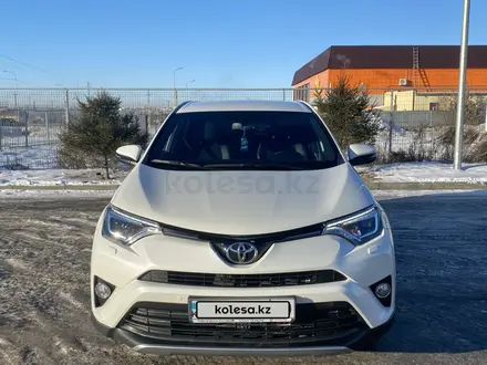 Toyota RAV4 2018 года за 11 200 000 тг. в Костанай