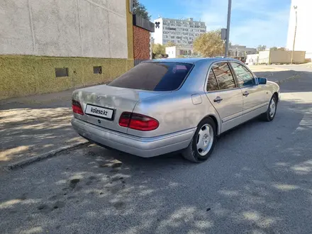 Mercedes-Benz E 320 1997 года за 2 800 000 тг. в Актау – фото 4