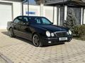 Mercedes-Benz E 320 2001 года за 3 900 000 тг. в Шымкент – фото 2