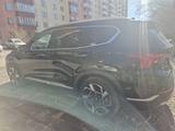 Hyundai Santa Fe 2023 года за 17 300 000 тг. в Караганда – фото 2