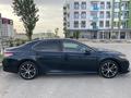 Toyota Camry 2018 года за 7 500 000 тг. в Жанаозен – фото 5