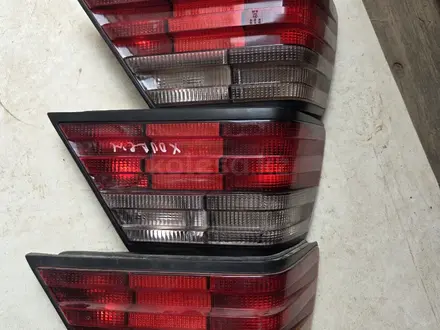 Фонарь задний mercedes 124 за 5 000 тг. в Актобе – фото 2