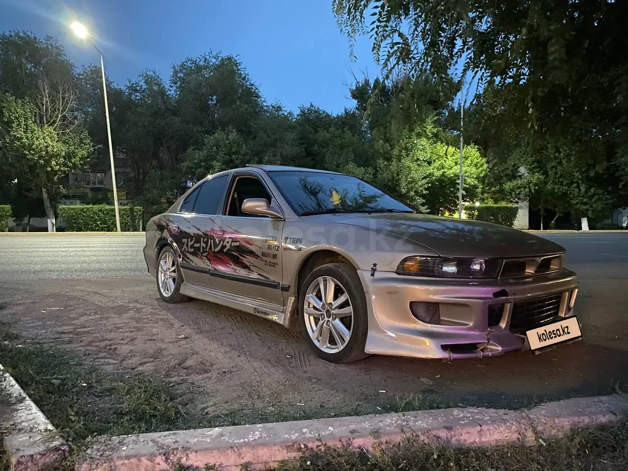 Mitsubishi Galant, 2001