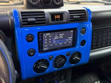 Toyota FJ Cruiser 2006 года за 15 690 000 тг. в Алматы – фото 16