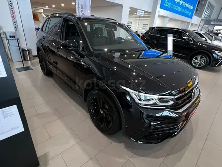 Volkswagen Tiguan 2022 года за 22 900 000 тг. в Алматы