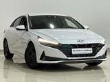 Hyundai Elantra 2021 года за 10 300 000 тг. в Караганда – фото 2