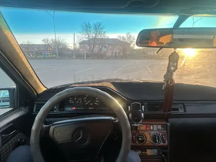 Mercedes-Benz E 220 1993 года за 2 000 000 тг. в Жезказган