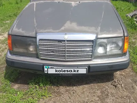 Mercedes-Benz E 230 1992 года за 1 100 000 тг. в Алматы