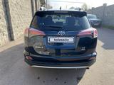 Toyota RAV4 2017 годаfor12 300 000 тг. в Алматы – фото 5