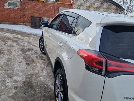 Toyota RAV4 2016 года за 11 200 000 тг. в Актобе – фото 6
