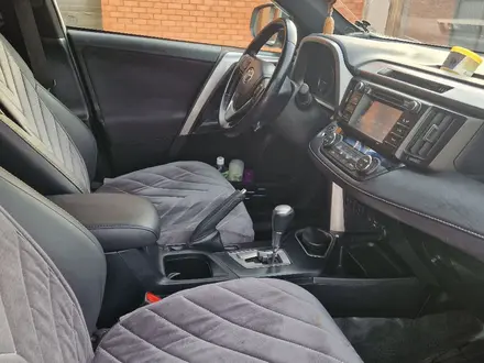 Toyota RAV4 2016 года за 11 200 000 тг. в Актобе – фото 7