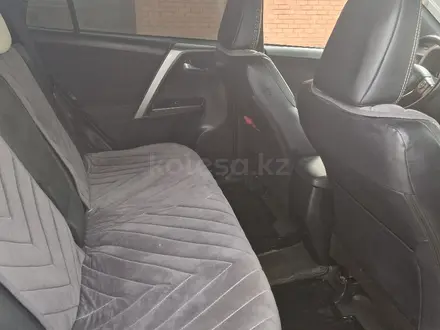 Toyota RAV4 2016 года за 11 200 000 тг. в Актобе – фото 8
