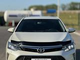 Toyota Camry 2017 года за 12 750 000 тг. в Шымкент – фото 2