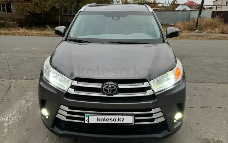 Toyota Highlander 2017 года за 15 800 000 тг. в Уральск