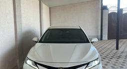 Toyota Camry 2023 года за 16 800 000 тг. в Шымкент – фото 2