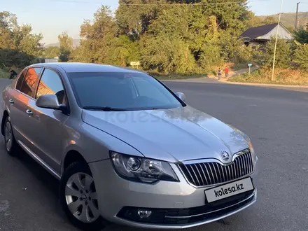 Skoda Superb 2014 года за 6 000 000 тг. в Алматы – фото 4