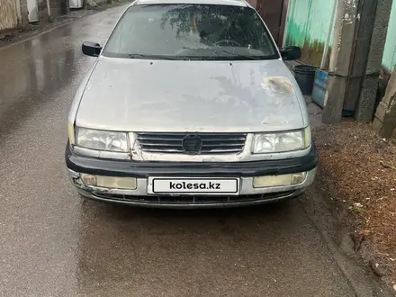 Volkswagen Passat 1994 года за 700 000 тг. в Алматы