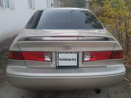 Toyota Camry 2000 года за 3 800 000 тг. в Кызылорда – фото 2