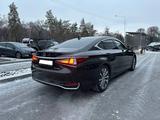 Lexus ES 250 2018 года за 19 500 000 тг. в Алматы – фото 2